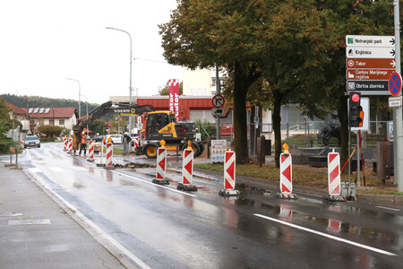 PRIPRAVE ZA SEMAFOR PRED KULTURNIM DOMOM 01 FOTO LJUBO VUKELIČ